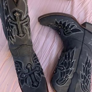 SUPER CUTE BLACK COWBOY BOOTS!! only worn once !